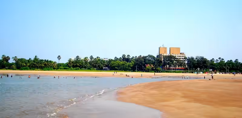 Aksa Beach Mumbai overview and shoreline