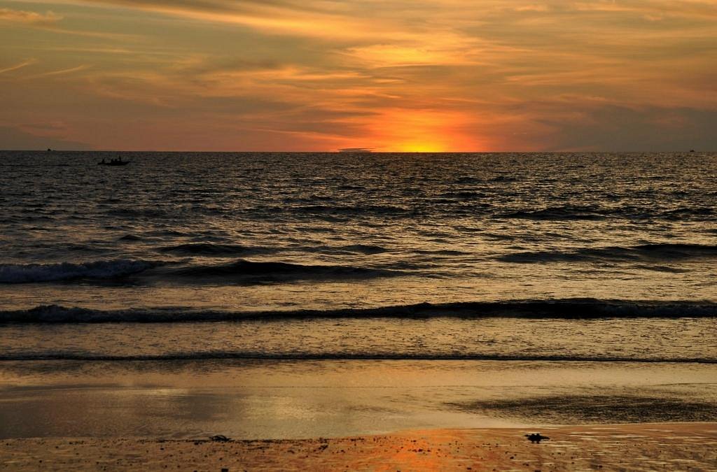 Sunset at Anjuna Beach Goa - Best time to visit