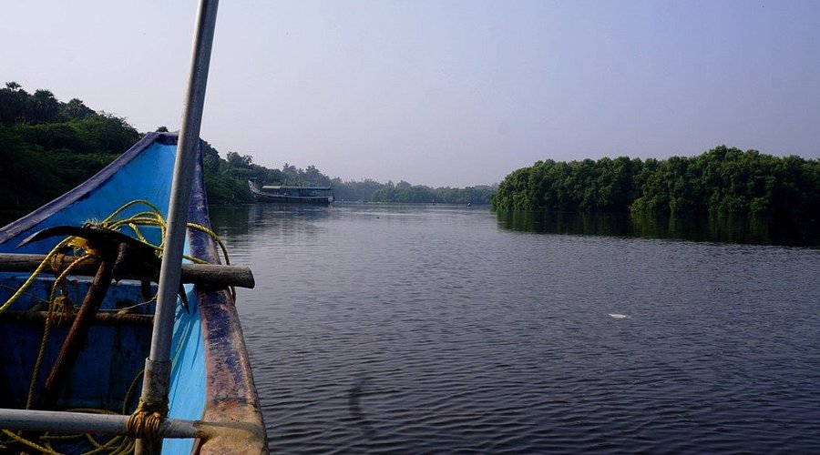 River edge and landscape near Arikamedu site