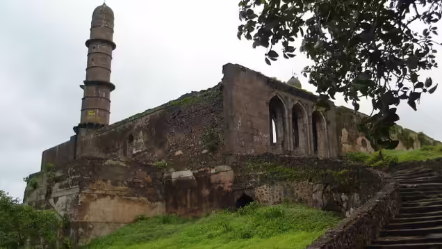 Panoramic view of Asirgarh Fort in Madhya Pradesh