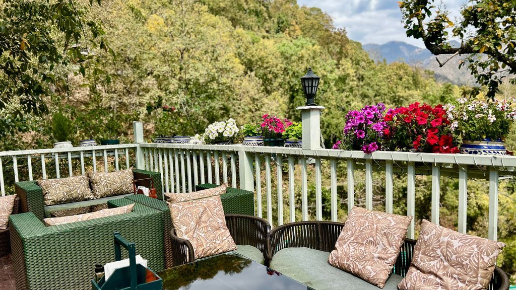 Lake-facing cafe view in Nainital