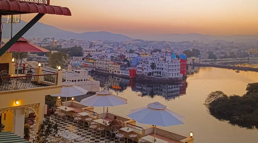 Best restaurants in Udaipur with lake view dining overview