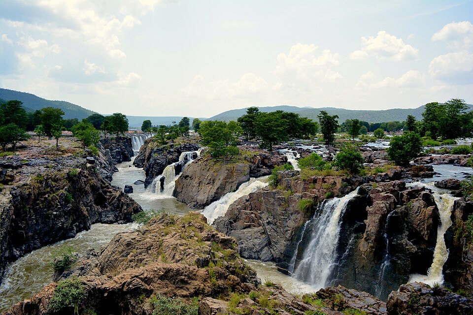 Best time to visit Hogenakkal Falls seasonal guide