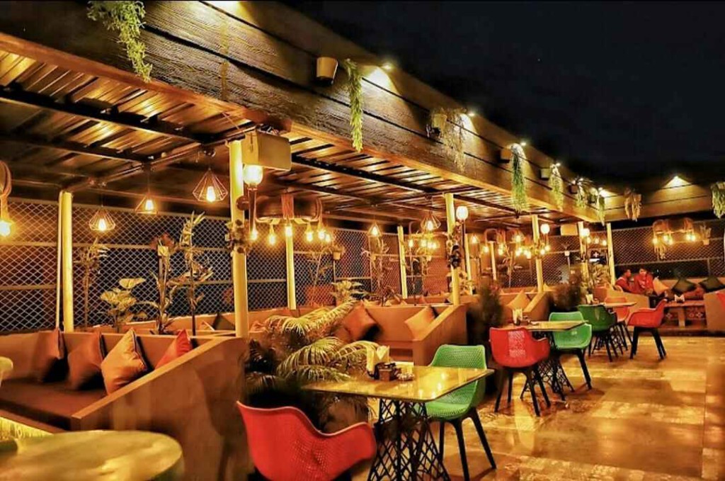 Romantic cafe seating for couples in Kolar