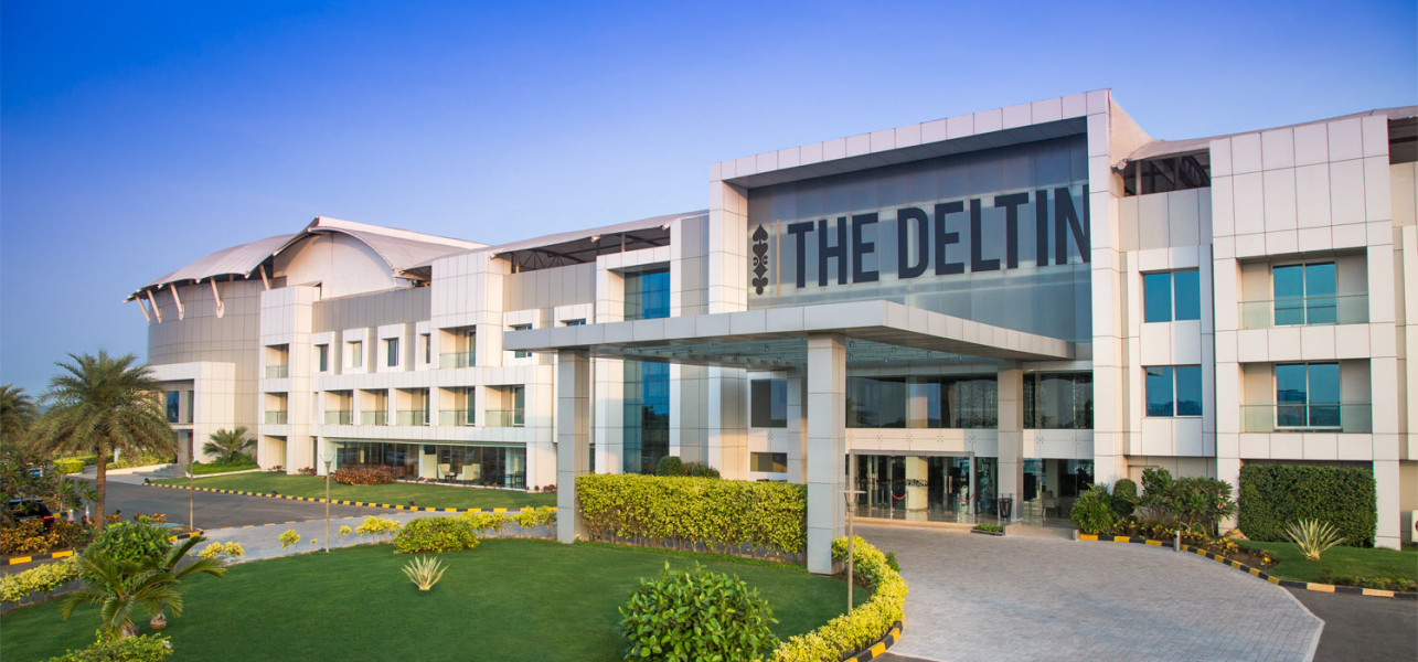 Luxurious casino exterior in Daman with modern architecture and elegant lighting