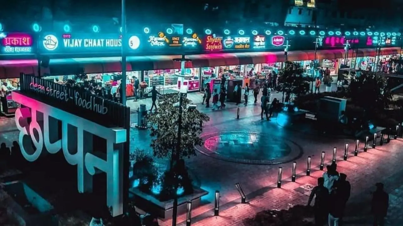 Evening food street atmosphere at Chappan Dukan Indore