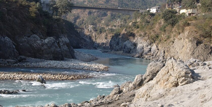 Medicinal sulfur rich hot water at Chumathang
