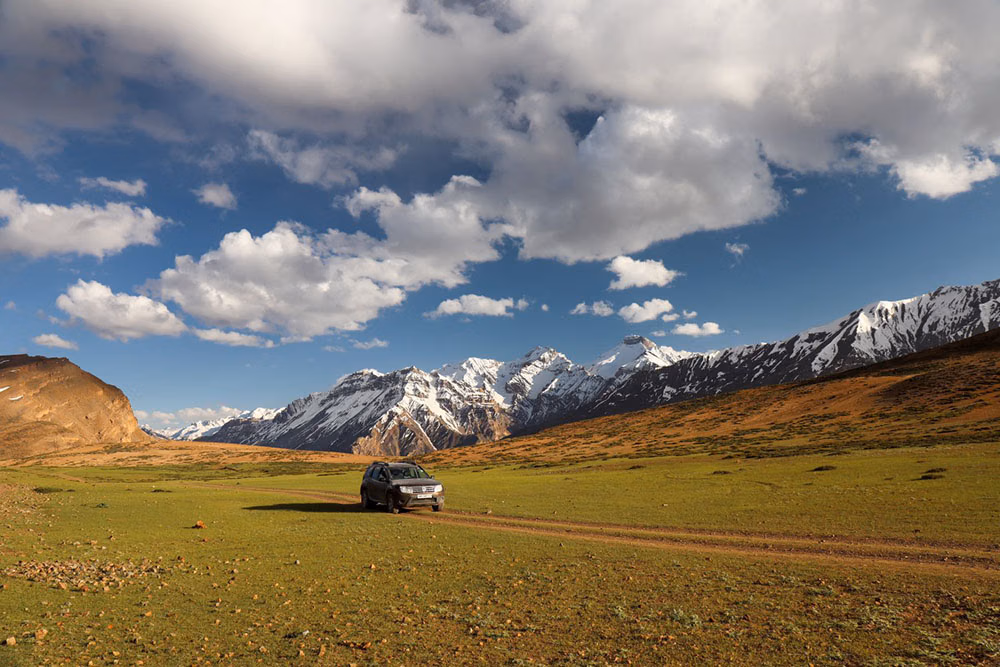 Scenic trekking path to Gette Village