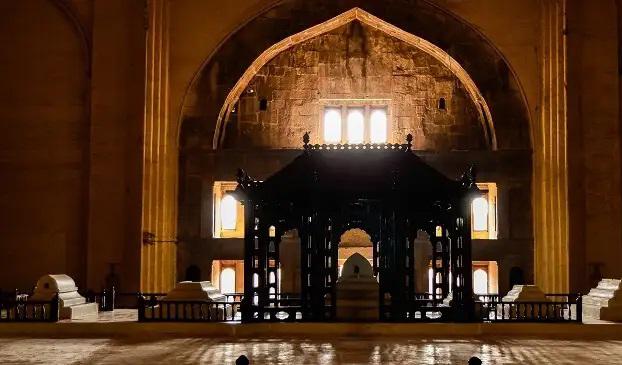 Main chamber interior of Gol Gumbaz