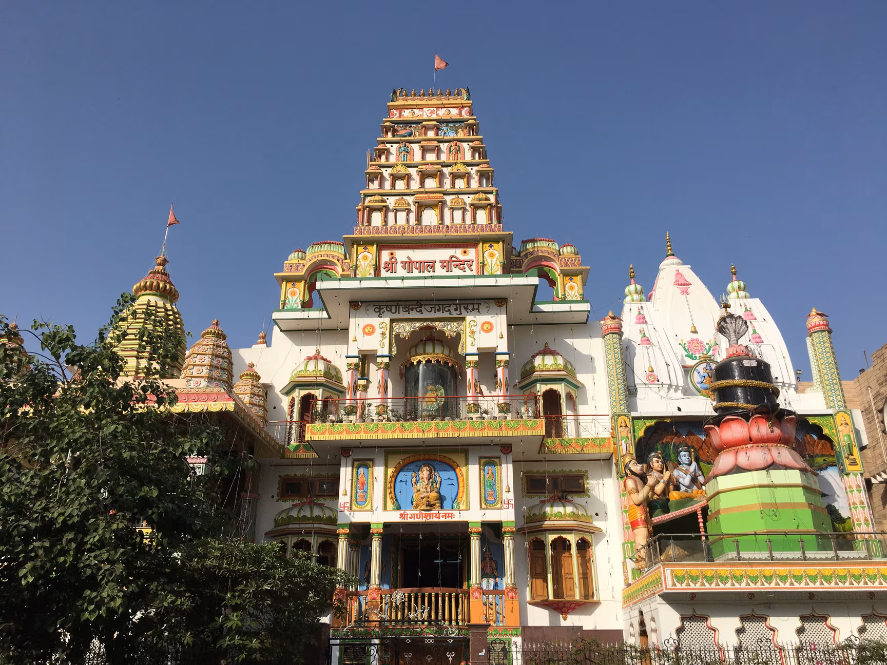 Local route planning map style guidance for Gopal Mandir visit in Ujjain