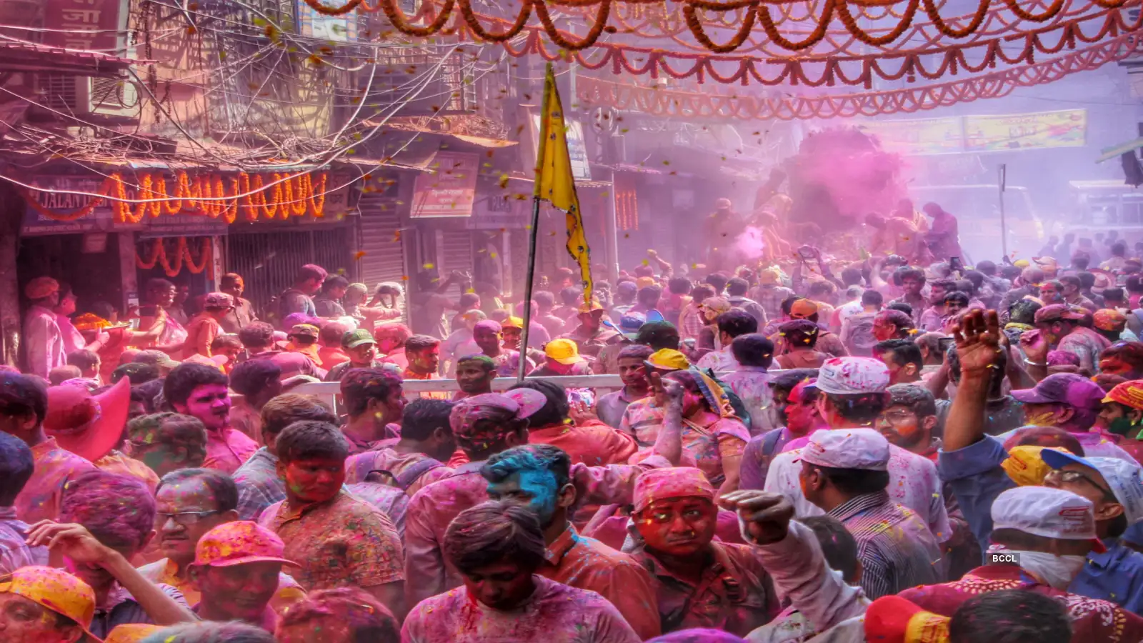 Route and timing strategy for Goverdhan Holi travel planning