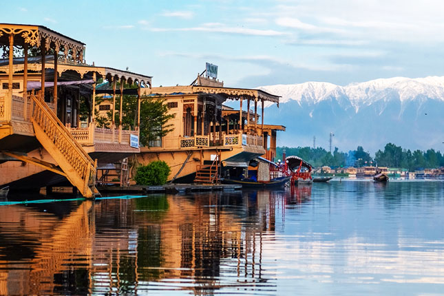Traditional houseboat stay setup on Dal Lake