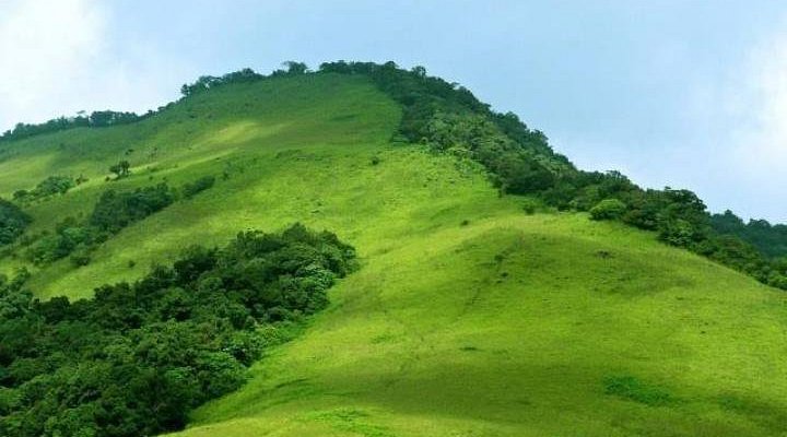 Pythalmala style viewpoint near Kannur hill route