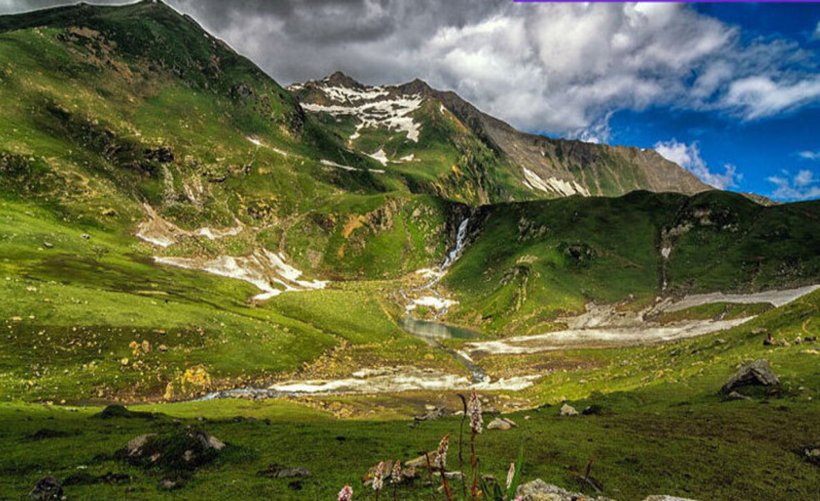 Mountain highway view near Patnitop in Jammu and Kashmir