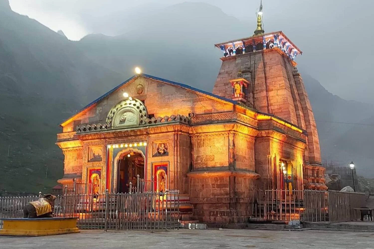 Kedarnath Temple in Himalayan setting
