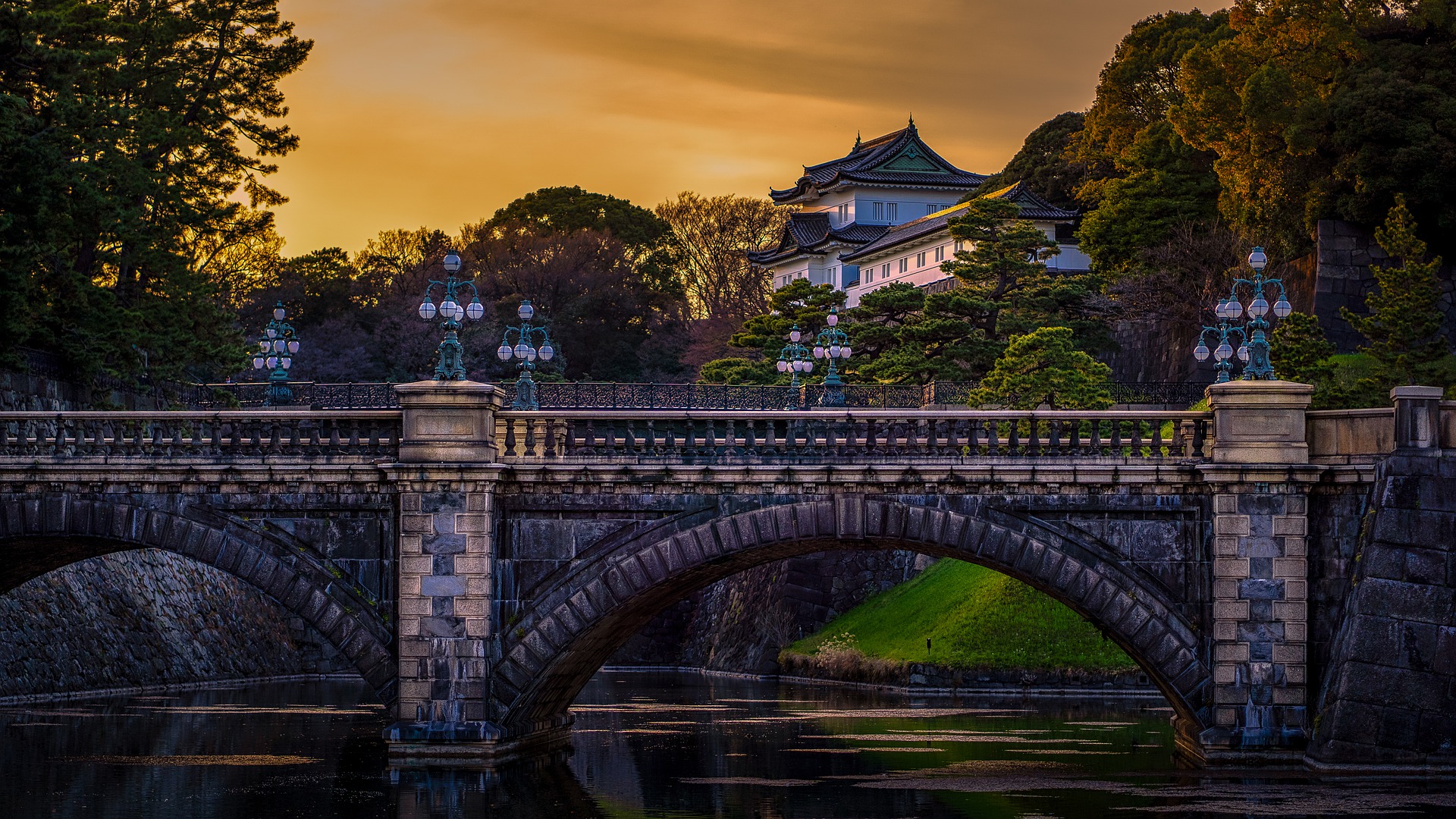 Imperial Palace Tokyo grounds and historic approach