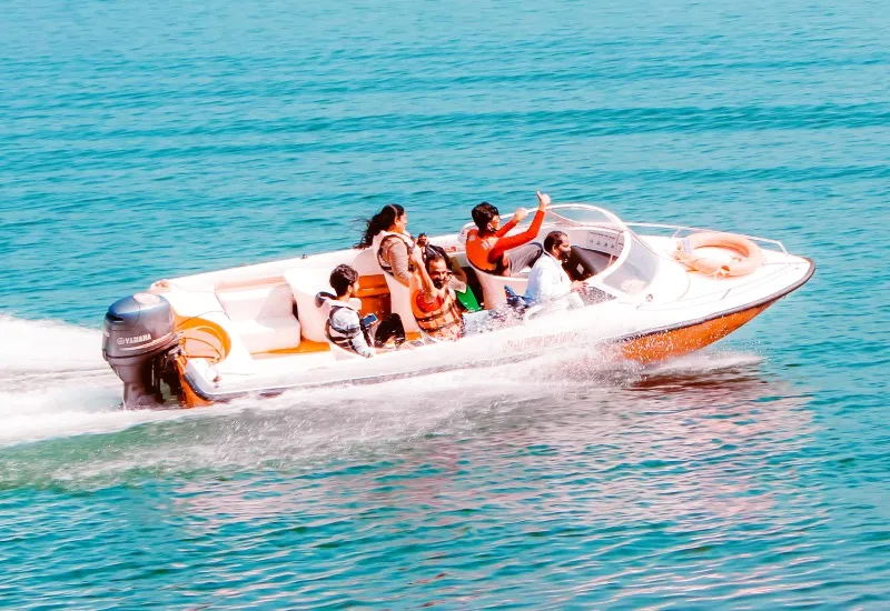 Boating activity on Kaylana Lake