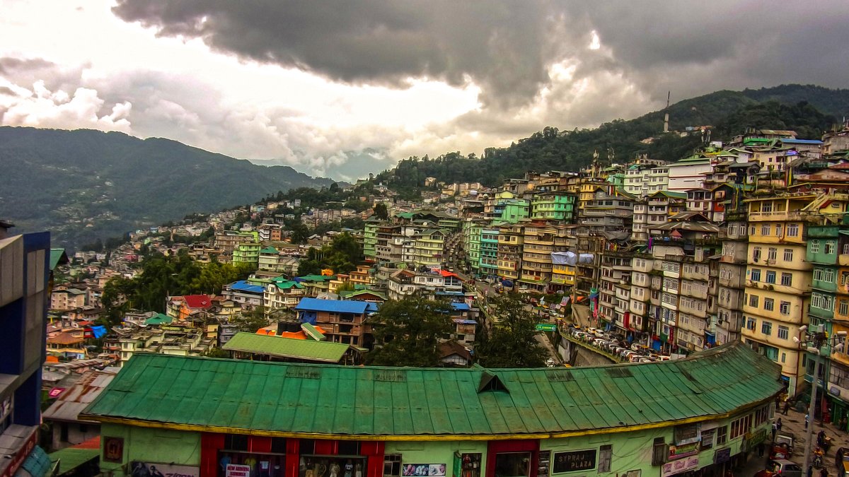 Busy lanes and produce stalls at Lal Bazaar Gangtok
