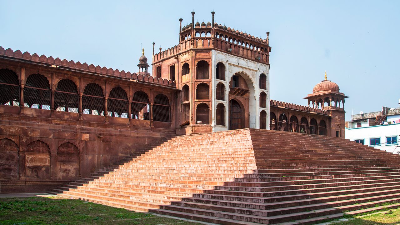 Front façade of Moti Masjid in Bhopal