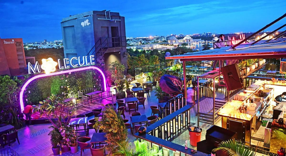 Romantic night out places in Gurgaon for couples
