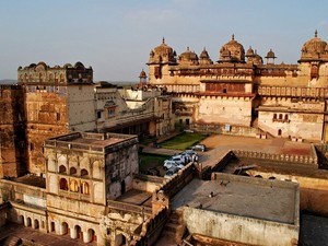 Nearby heritage combinations around Orchha Fort
