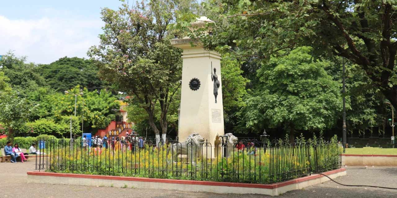 Saras Baug Pune garden entrance