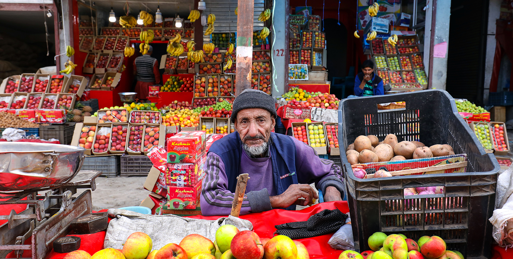 Gulmarg local market with winter shopping stalls