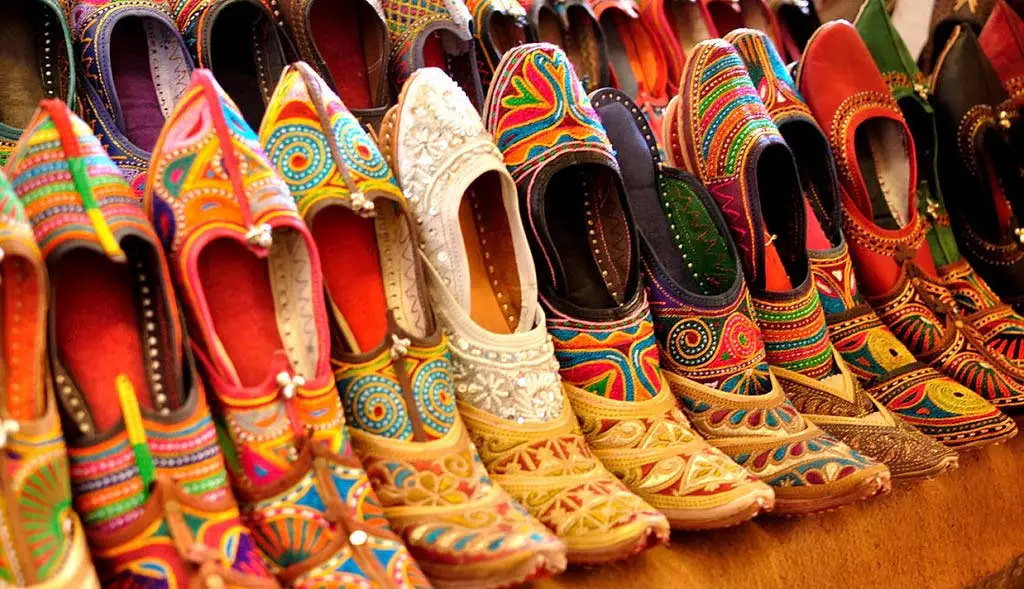 Colorful handicraft shopping in Rajasthan