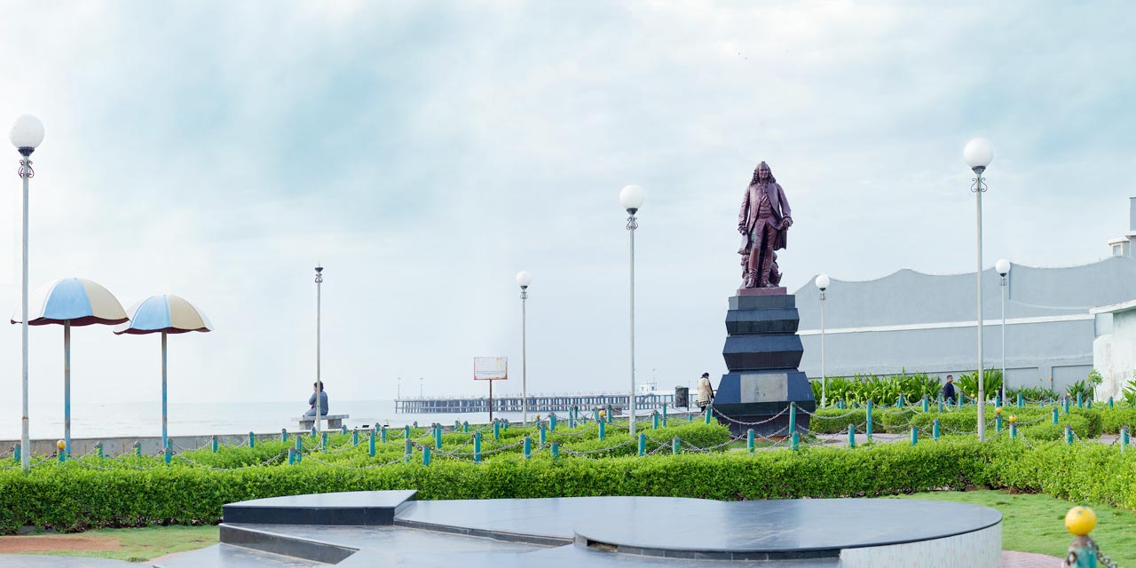 Statue Dupleix at Pondicherry promenade heritage zone