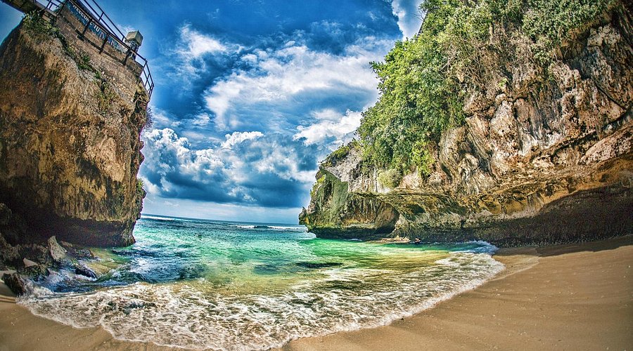 Suluban Beach cove and cliffs in Uluwatu Bali