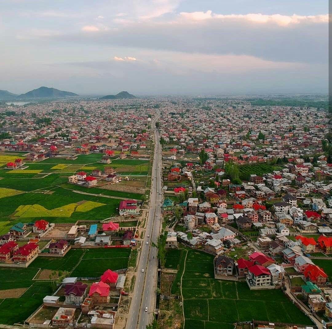 Kashmir valley landscape with depth and river patterns