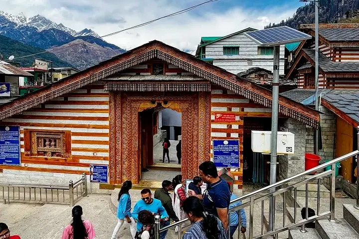 Vashisht village lane leading to temple and hot springs