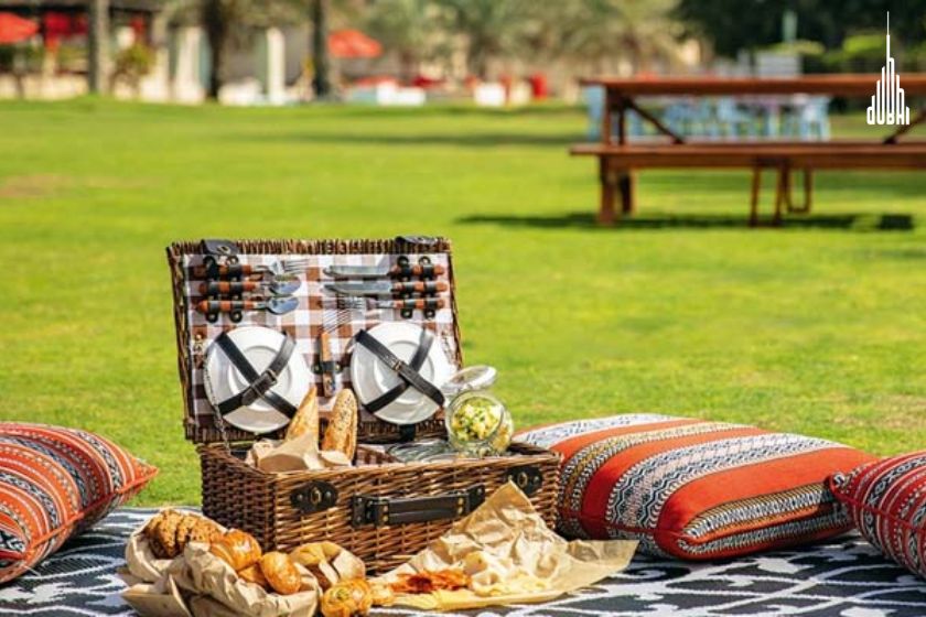 Family enjoying picnic at Zabeel Park
