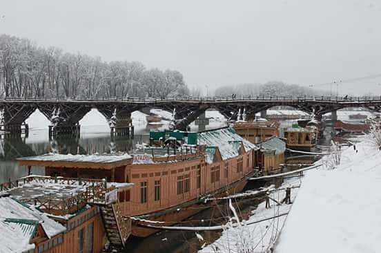 Zero Bridge Srinagar spanning across Jhelum River with old city architecture